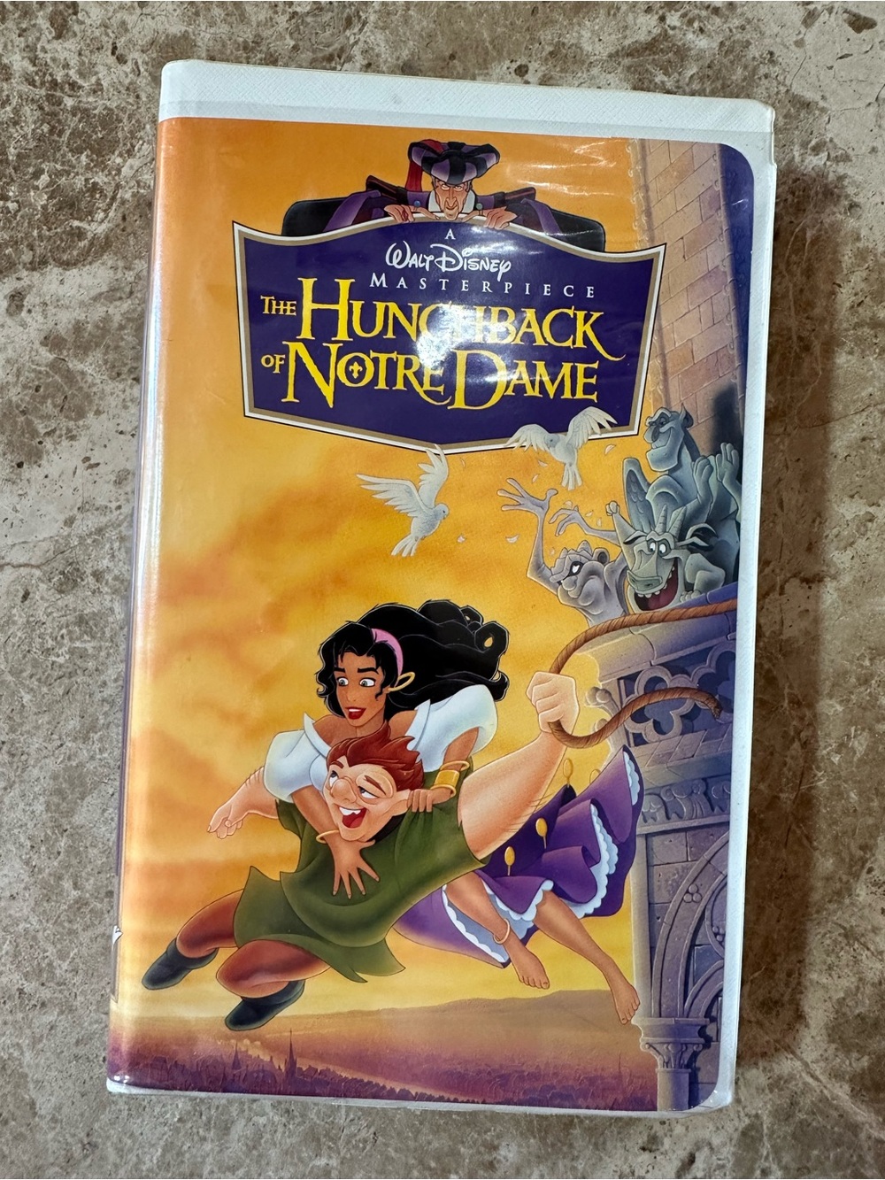 Walt Disney The Hunchback of Notre Dame VHS Tape and Clamshell